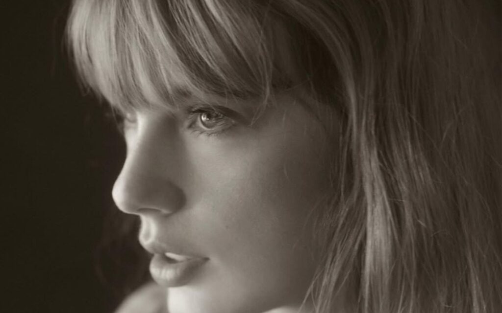 Corte flequillo recto Taylor Swift