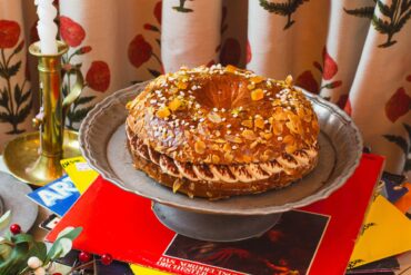 Roscón de tiramisú y pistacho